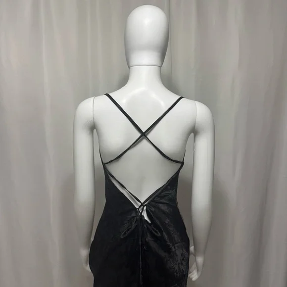 Elegant Black Satin Dress - Picture 10 of 14